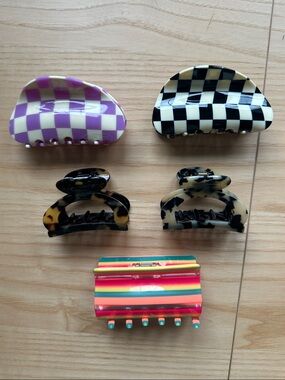 Assortment of hair claw clips (NEW)